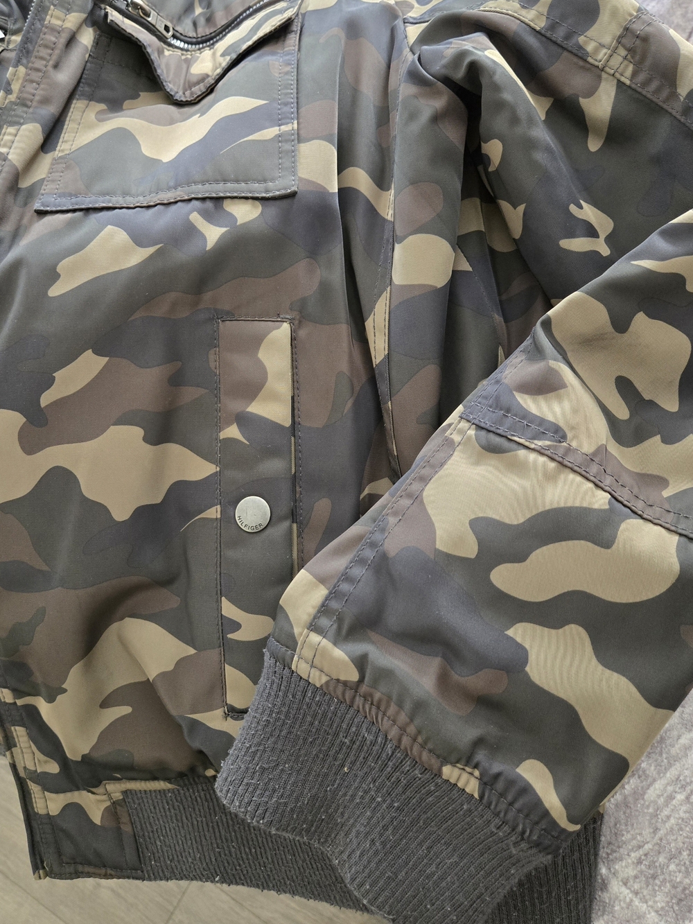 Tommy Hilfiger Men’s Camouflage Field Jacket in Olive and Khaki